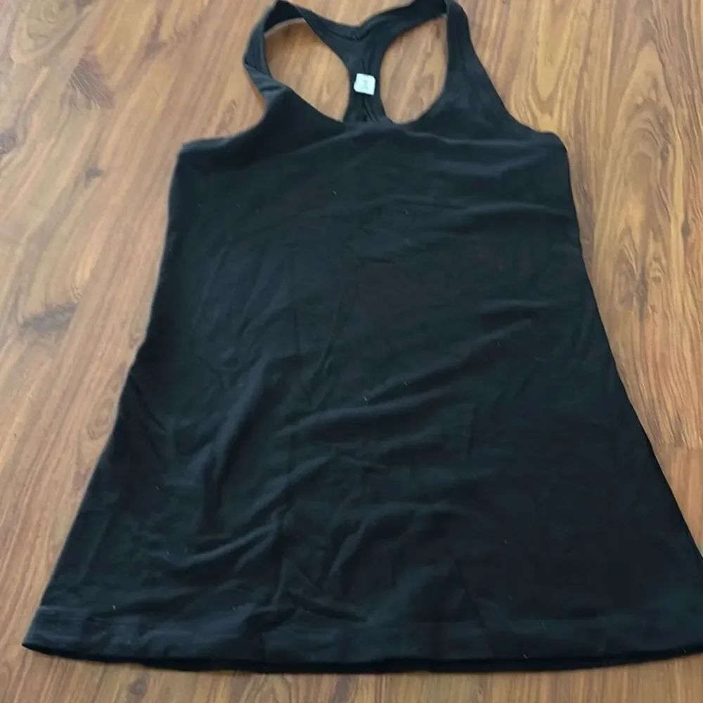 Lululemon black classic top 6 racer back